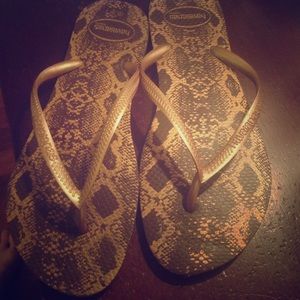 havaianas animal print flip flop