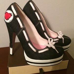 5" heel sporty canvas sneaker pumps
