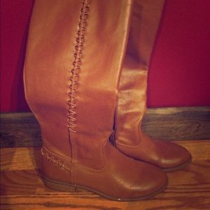 American Eagle boots!