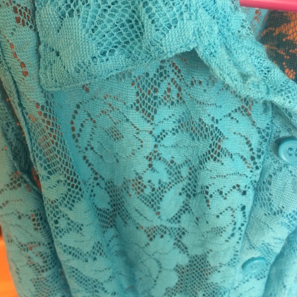 Blue lace top - Picture 2 of 4