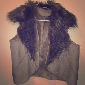 PLUS SIZE Gray suede & faux fur vest!
