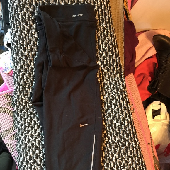 Nike black crop leggings