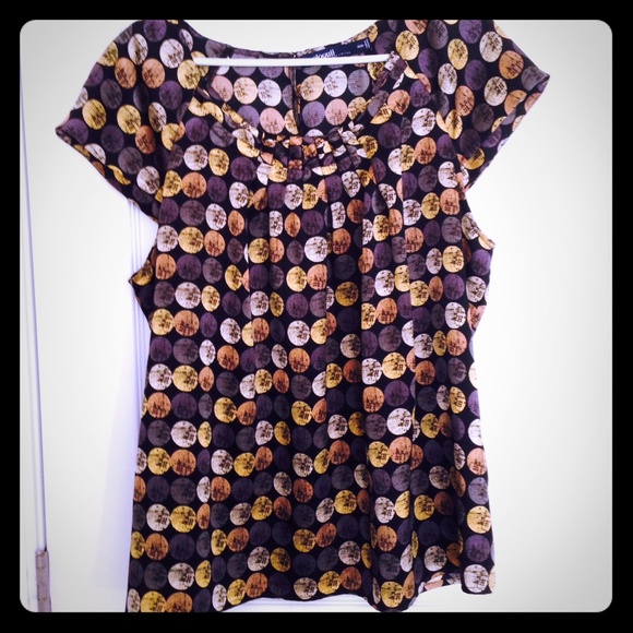 Very cute flowy Eloquii top w/metallic dots