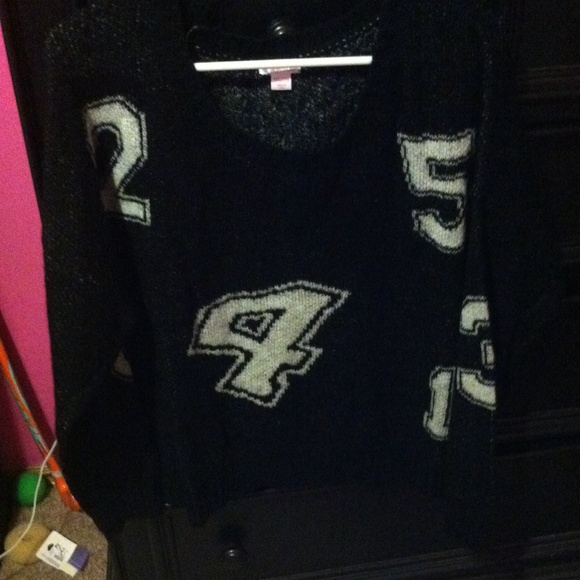 Black sweater with numbers on it - Picture 1 of 1