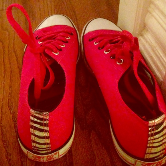 Converse like shoe