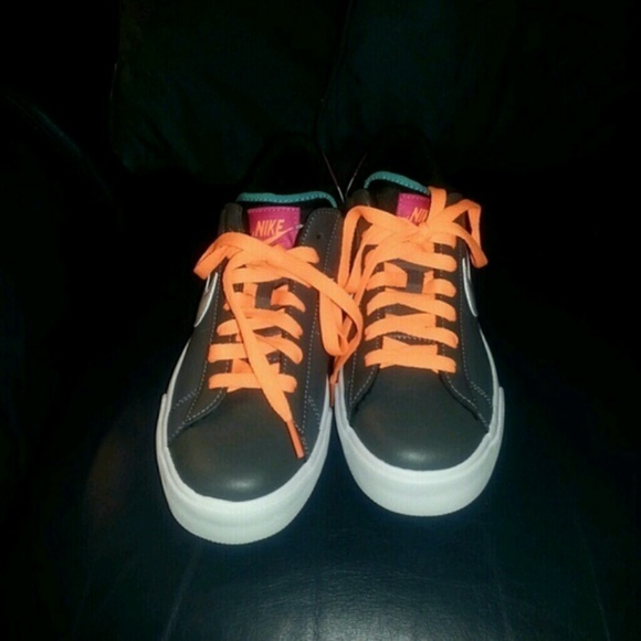 NWOT Nike