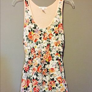 Beautiful floral dress!!🌺🌸