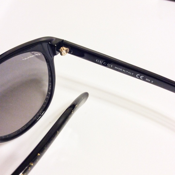 ❌SOLD❌Gucci Sunglasses - Picture 3 of 4