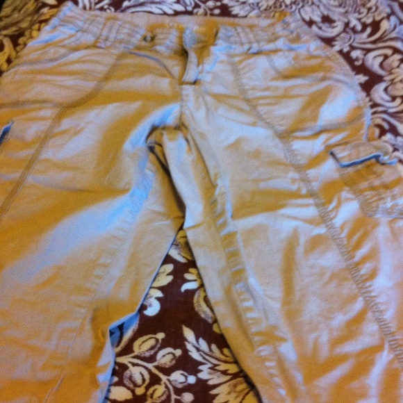 St. John's Bay capris in size 6p.