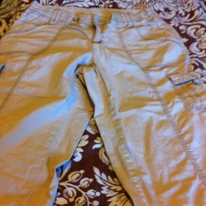 St. John's Bay capris in size 6p.