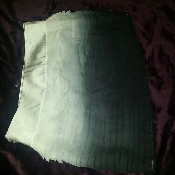 SOLD in a bundle Bebe short layered skirt... - Picture 4 of 4