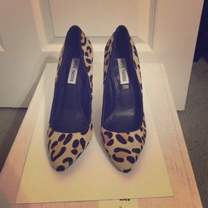 🎉HOUR FLASH SALE🎉🎉Steve Madden real fur pumps!