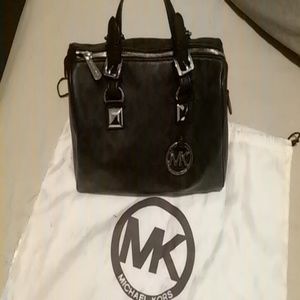 SOLD.....Michael Kors blk handbag