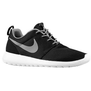 Nike Rosche Run Mens10.5 Authentic....Running shoe