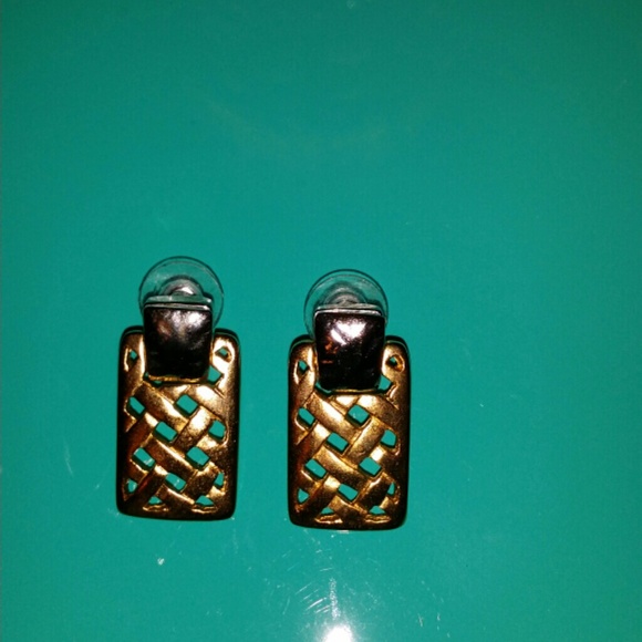 Retro style gold colored earrings
