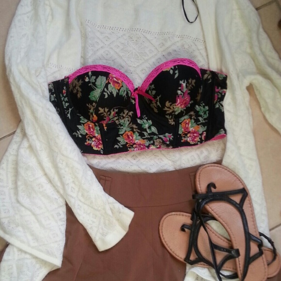 Tillys Floral boustea