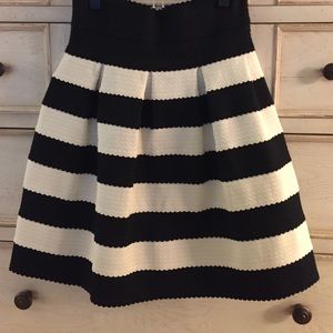 Anthropolgie Black and White Strip Ponte Skirt🌟🌟