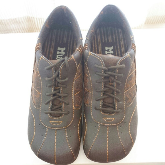 Mudd brown sneakers
