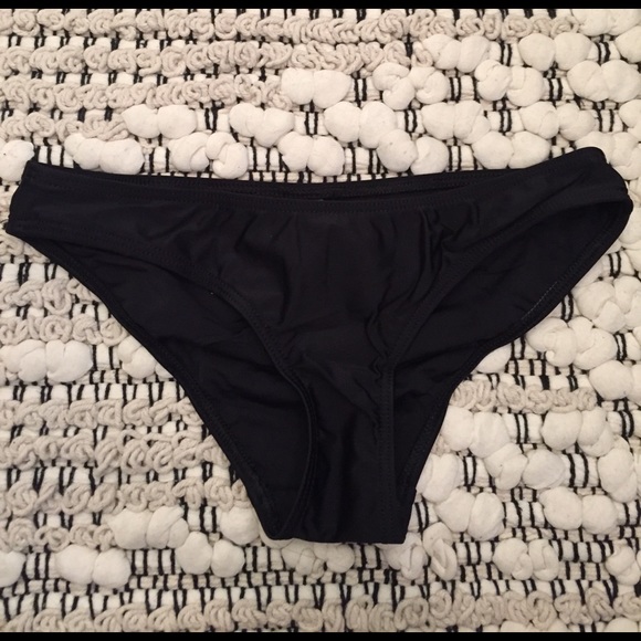 Her The Label Alex Black Bikini - Picture 4 of 7