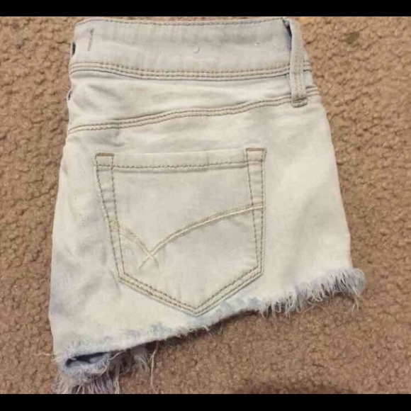 Bullhead stud Jean shorts - Picture 2 of 2