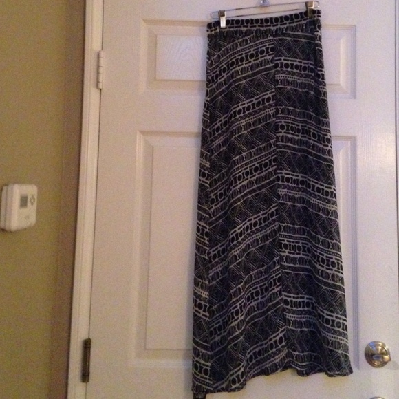 Black and white printed maxi skirt