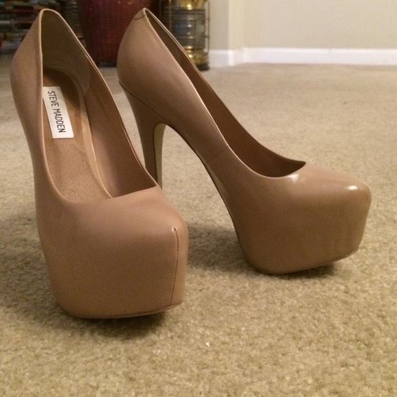 Steve Madden blush leather pumps