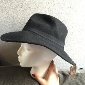 Brandy Melville wide brimmed hat