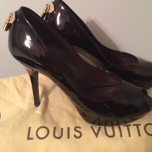 Louis Vuitton burgundy patent peep toe lock pumps