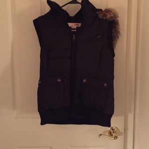 black vest with detachable fur