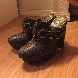 💕 sale 💕Vince Camuto Embellished Clogs