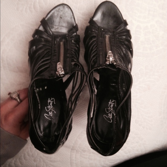 Black strap heals City Streets🎀 - Picture 4 of 4