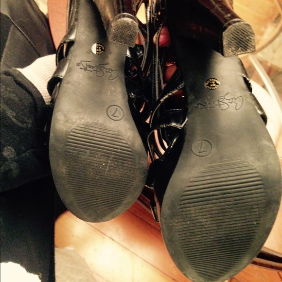 Black strap heals City Streets🎀 - Picture 2 of 4