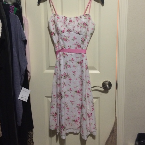 ❎SOLD❎Ruby Rox ponk floral dress wit