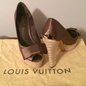 Louis Vuitton brown satin peep toe platform pump