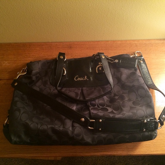 Coach Handbags - 👜 AUTHENTIC COACH BAG 👜