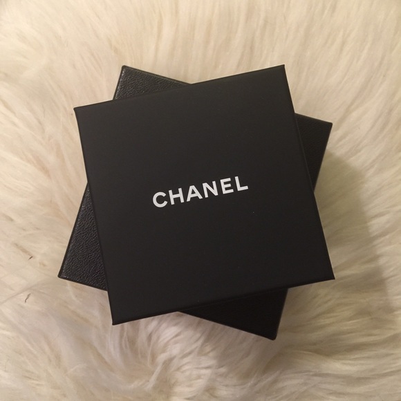 Chanel shopping center Bracelet and Pin - Picture 4 of 4