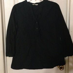 Black old navy shirt