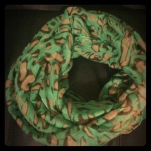 One size mint colored scarf