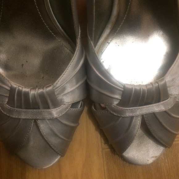 Metallic Formal Shoe - Picture 2 of 4