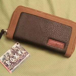 Roxy Wallet NWT