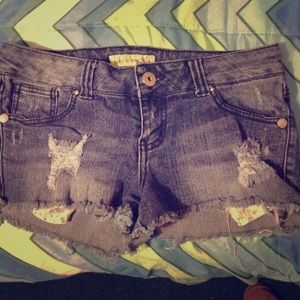 Denim rugged short shorts.