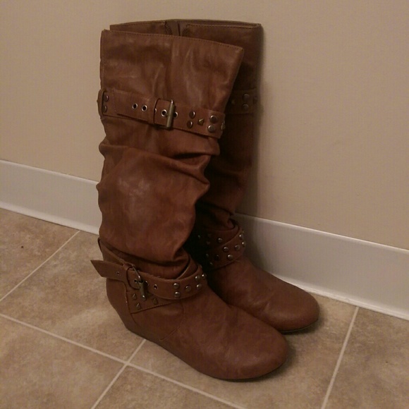Size 4 Brown wedge boots