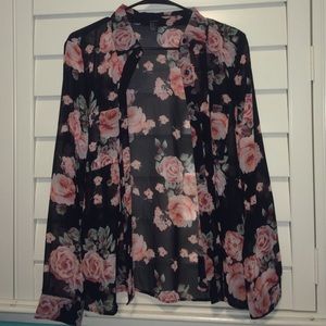 Rose Blouse. Great condition. SIZE MEDIUM