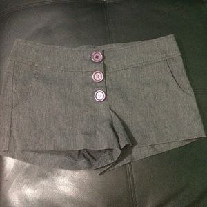 Medium gray/ purple buttons shorts