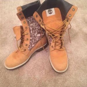Wheat Timberlands. Size 7.