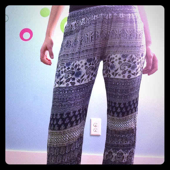 Loose patterned pants
