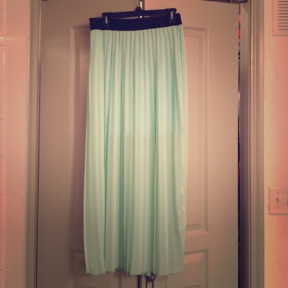 SOLD Mint skirt with short lining underneath