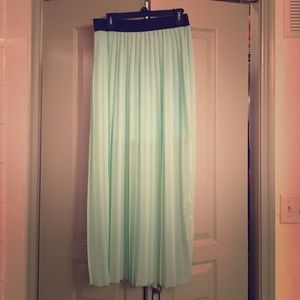 SOLD Mint skirt with short lining underneath