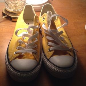 Converse All Stars size 8 - never worn!