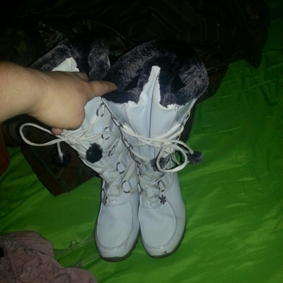 Snow boots